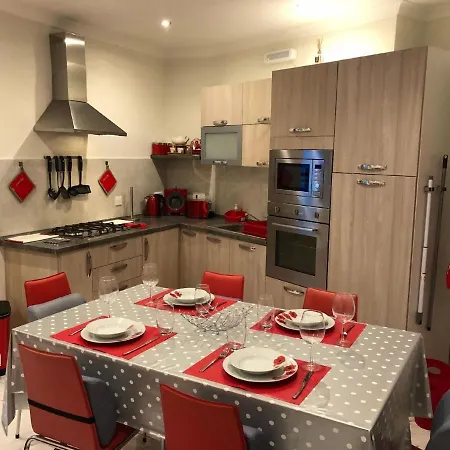 Klimatisierte Ferienwohnung In Mit Grill Und Terrasse
